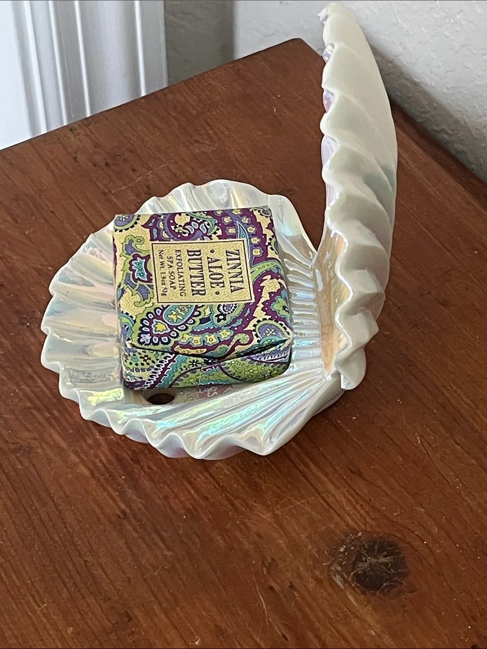 Bath & Body Works Iridescent  Gradient Scallop Soap Dish w Botanic Soap